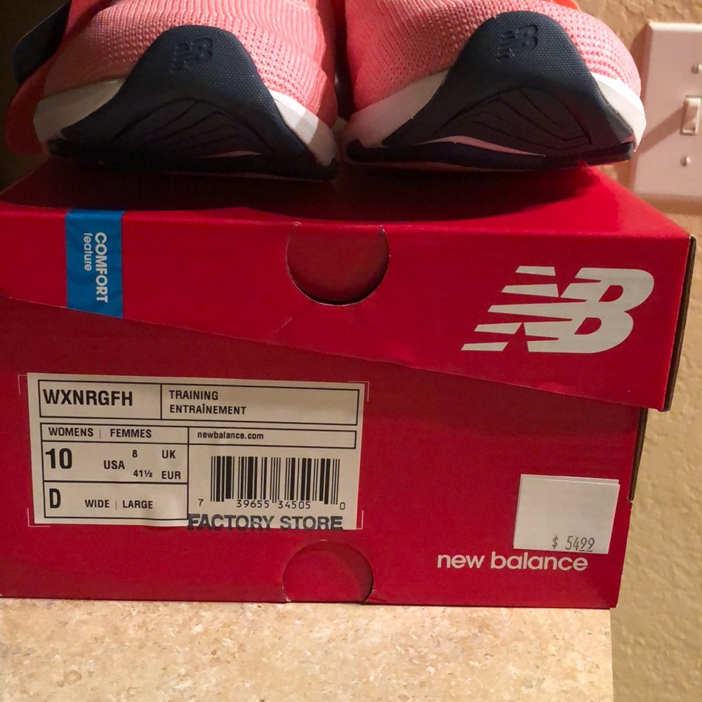 ⭐️SALE⭐️NWT&BOX vivid pink New Balance training👟 - Picture 4 of 6